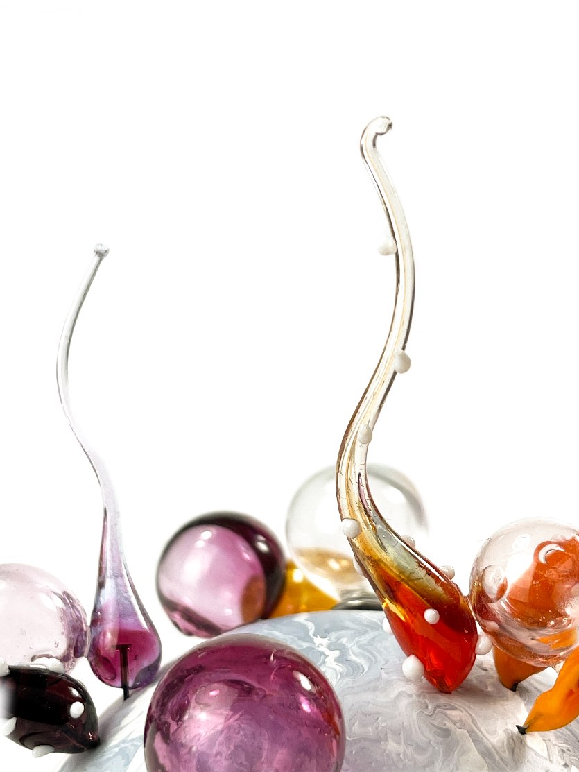 handgemachte Korallen aus Glas zu einem gläsernen Korallenriff als Glasskulptur zusammengestellt