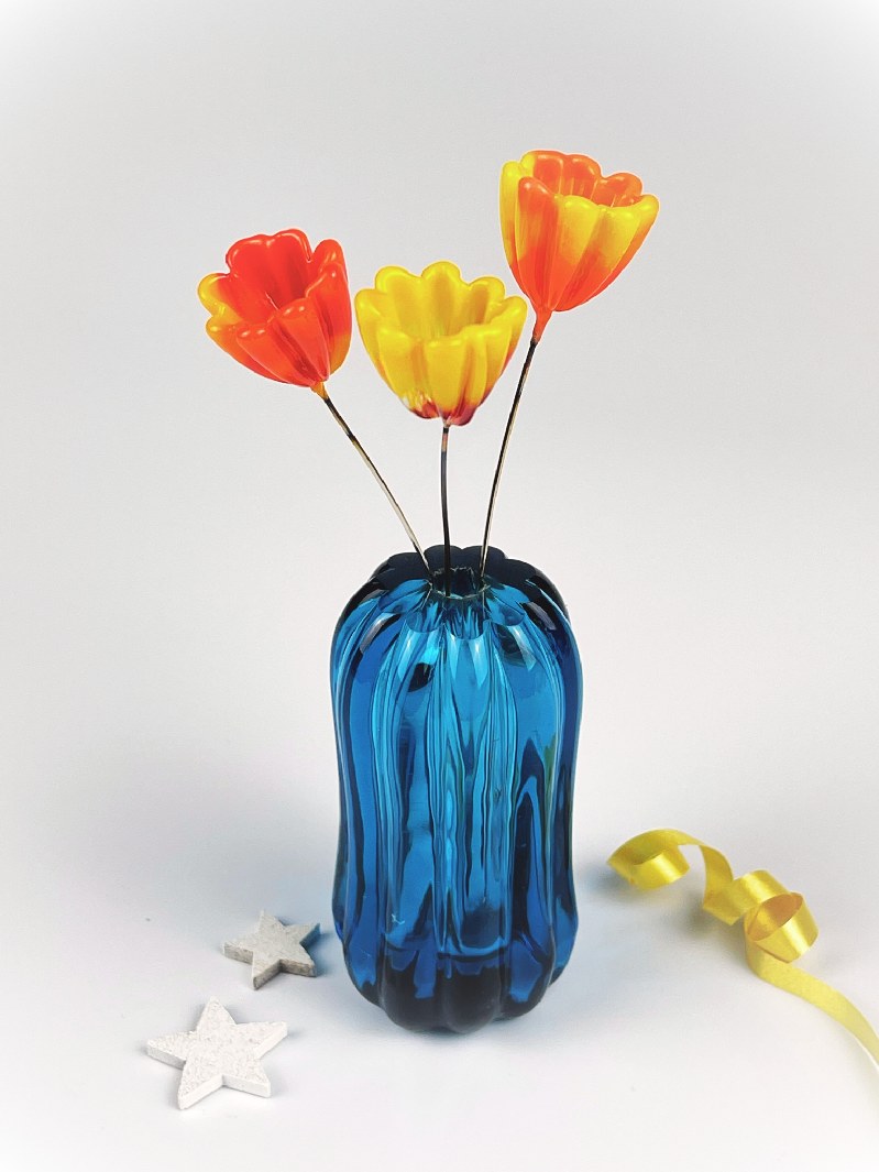 handgemachte bluemchen aus glas in warmen Farbtoenen von der colorano Glas-Schmuck-Manufaktur